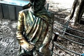 Helmut_Dietl_Statue_in_Mu_nchen_bei_Cafe_zur_Freiheit