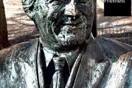 Helmut_Fischer_Statue_in_Mu_nchen_bei_Cafe_zur_Freiheit